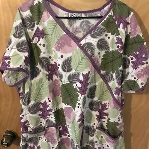 UA Scrub Top Size 2XL
